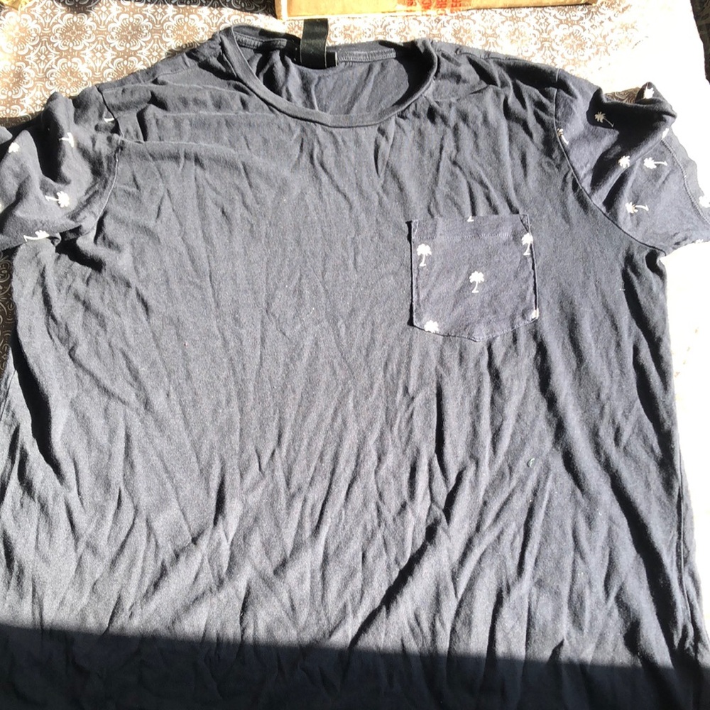 H&M black palm tree t shirt in good condition sz L